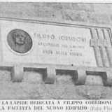 Originariamente sulla lapide vi erano anche tre fasci littori (come possiamo osservare in una foto d�epoca)...